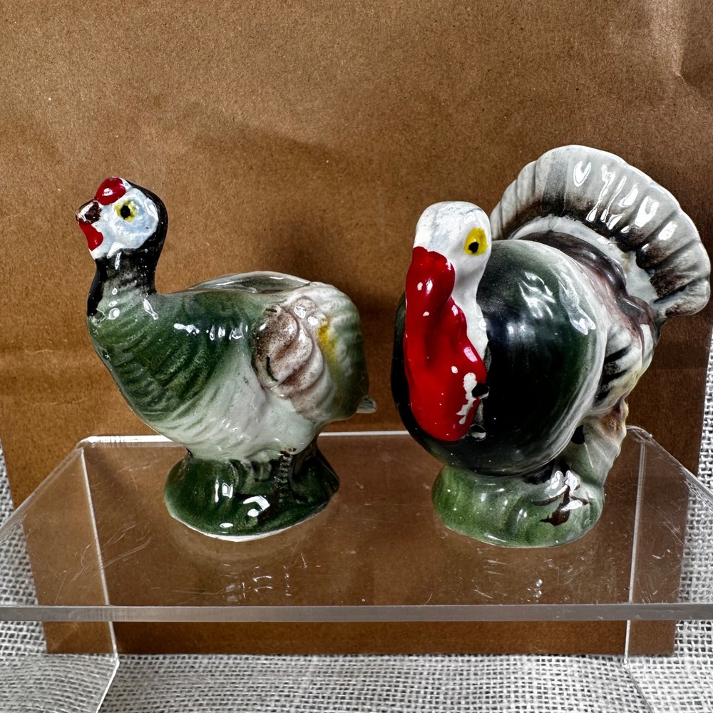 Vintage Japan Ceramic Turkey Salt and Pepper Shakers Thanksgiving Green Red Set